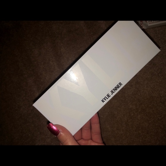 Kylie Jenner Cosmetics - Picture 3 of 4
